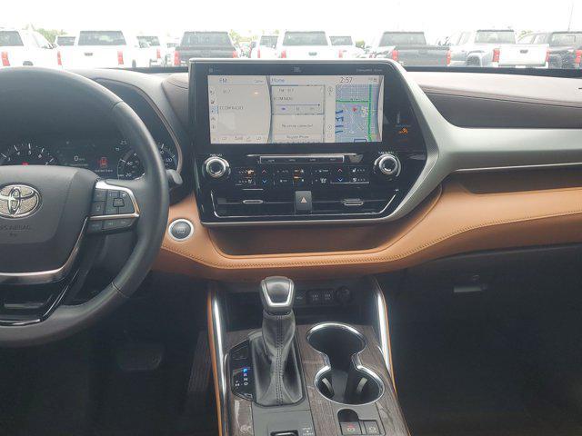 used 2021 Toyota Highlander car, priced at $35,777