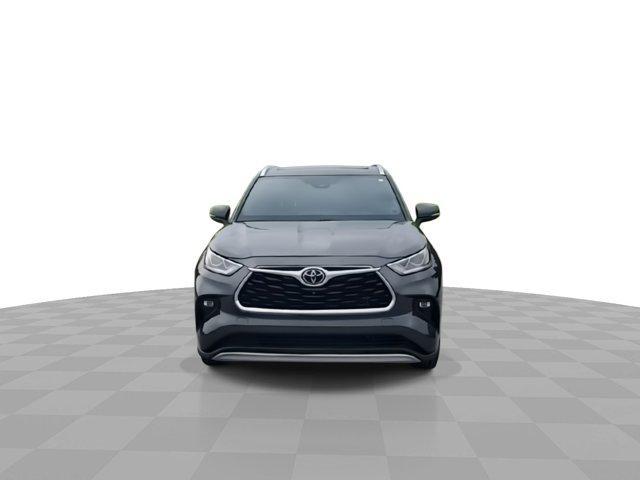 used 2021 Toyota Highlander car, priced at $35,777
