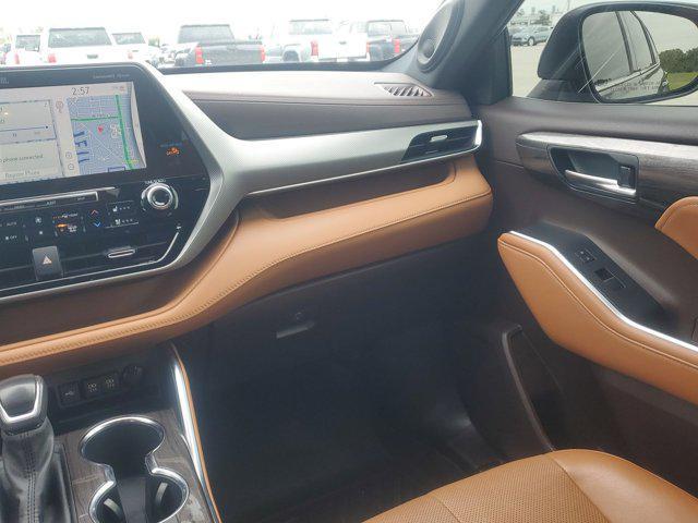 used 2021 Toyota Highlander car, priced at $35,777