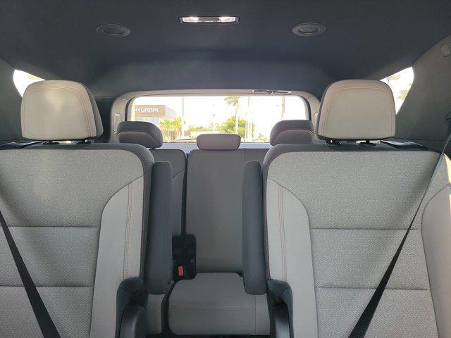 new 2025 Chevrolet Traverse car, priced at $45,020