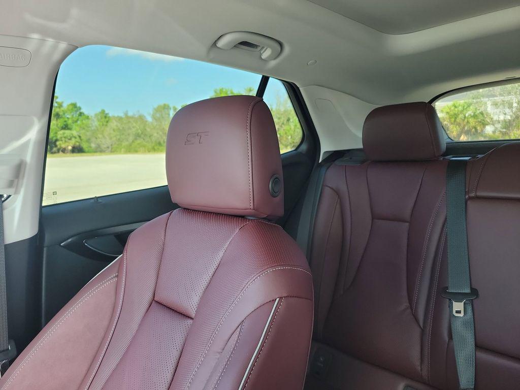 new 2025 Buick Envision car, priced at $38,128