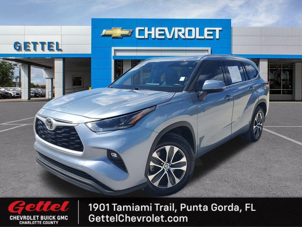 used 2021 Toyota Highlander car, priced at $27,787