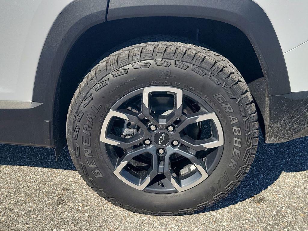 new 2026 Chevrolet Equinox car, priced at $35,907