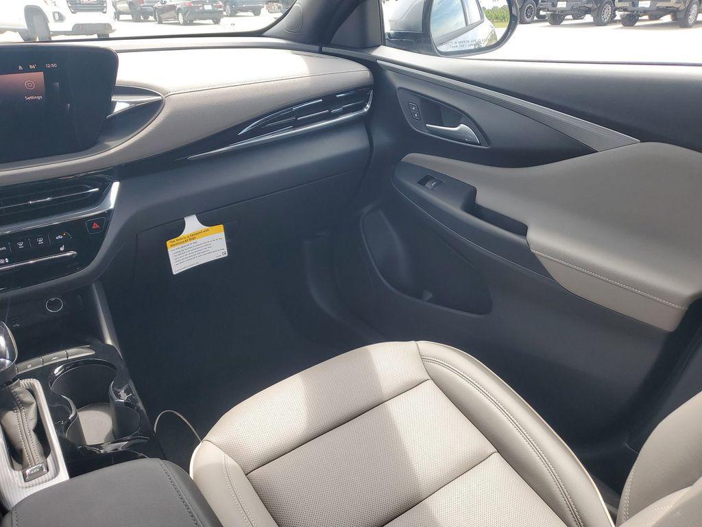 new 2025 Buick Envista car, priced at $27,795