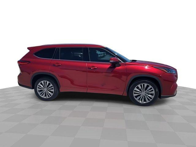used 2022 Toyota Highlander car, priced at $39,987