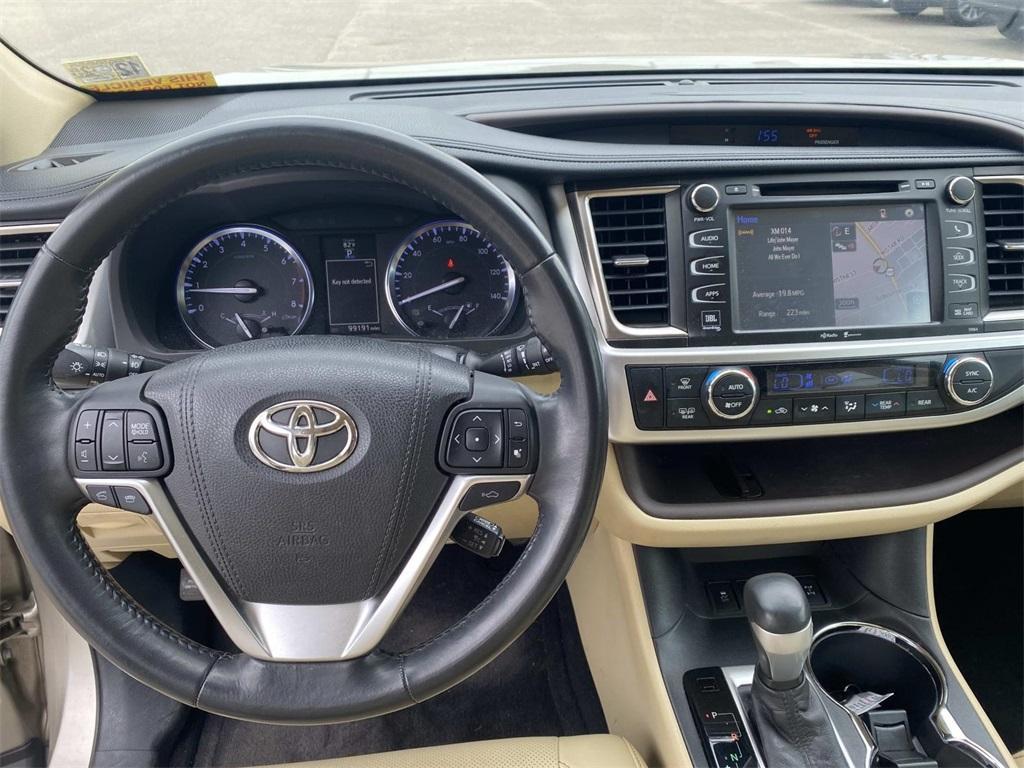 used 2015 Toyota Highlander car, priced at $22,588