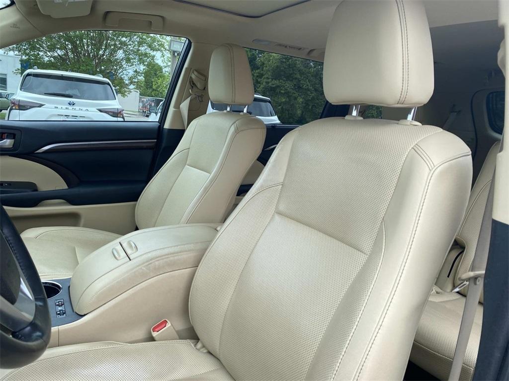 used 2015 Toyota Highlander car, priced at $22,588