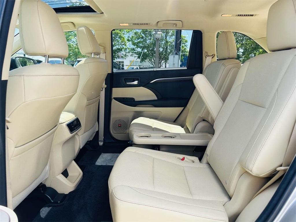 used 2015 Toyota Highlander car, priced at $21,988
