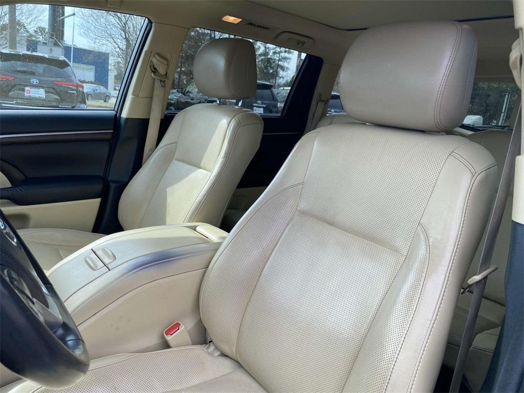 used 2015 Toyota Highlander car, priced at $21,588