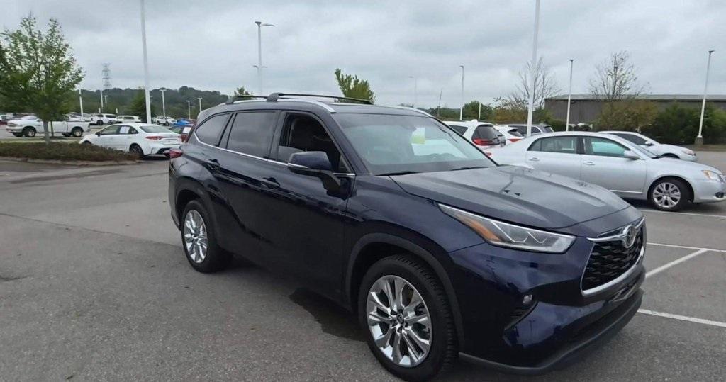 used 2021 Toyota Highlander car, priced at $33,766