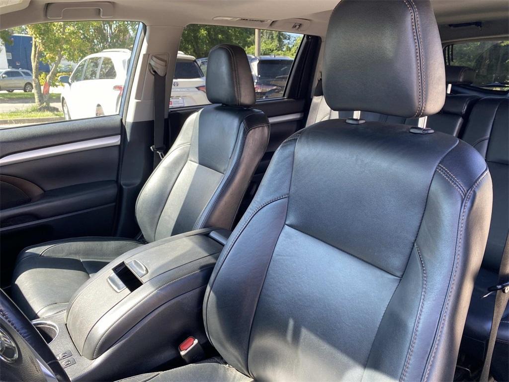 used 2018 Toyota Highlander Hybrid car, priced at $25,988