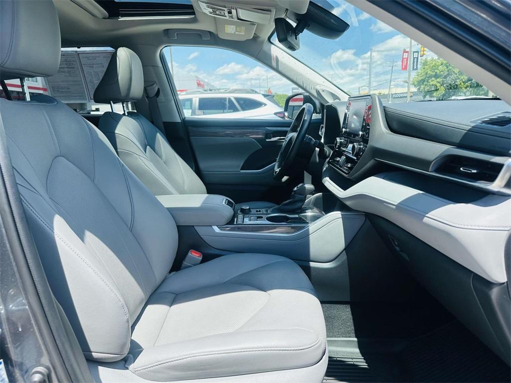 used 2020 Toyota Highlander car, priced at $36,488