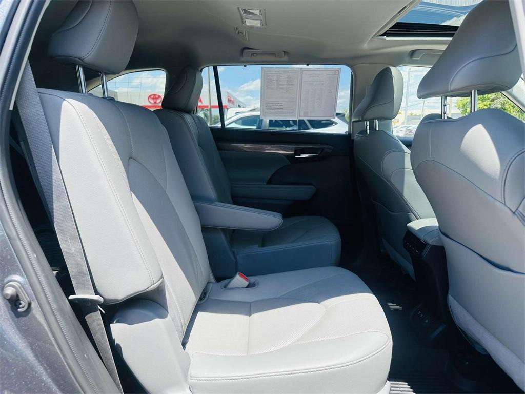 used 2020 Toyota Highlander car, priced at $36,488