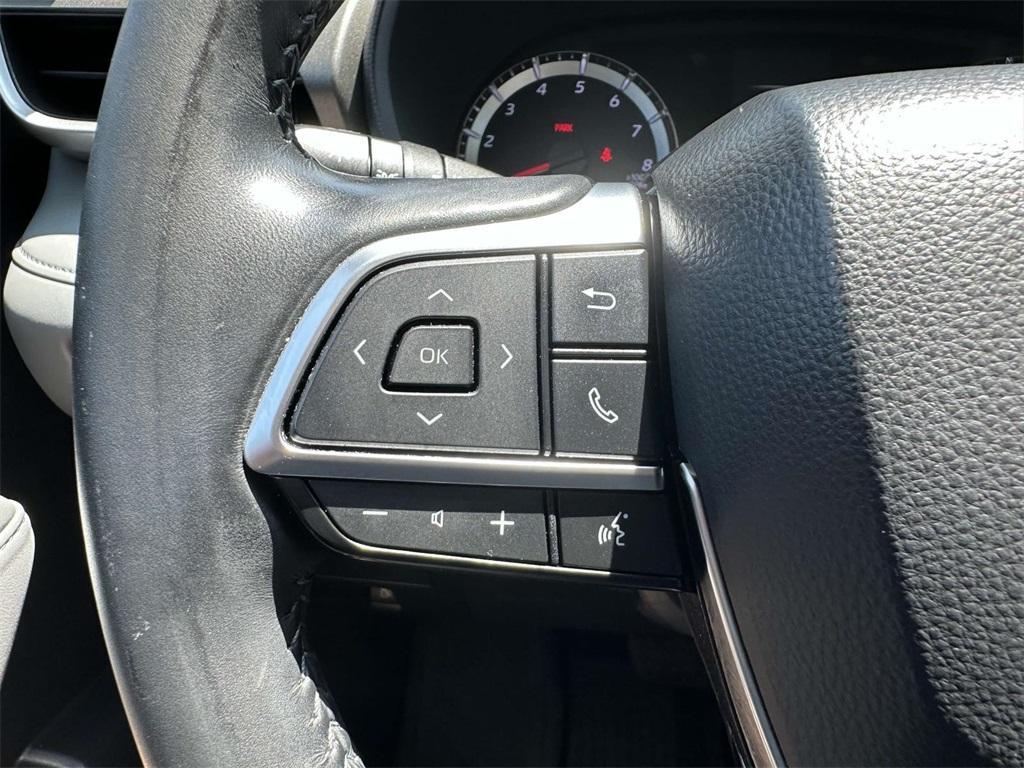 used 2021 Toyota Highlander car, priced at $30,588