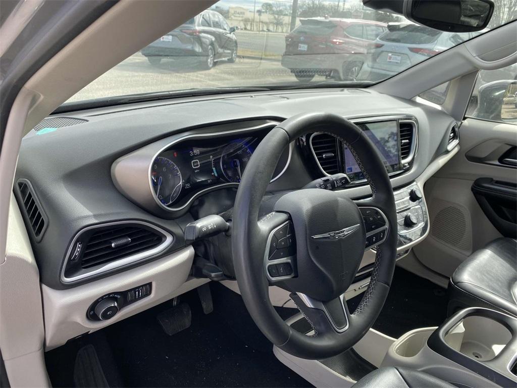 used 2022 Chrysler Pacifica car, priced at $21,977