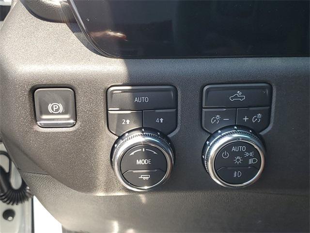 new 2025 GMC Sierra 1500 car, priced at $45,095