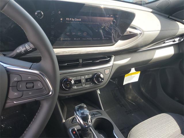 new 2025 Buick Envista car, priced at $26,625