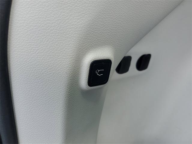 used 2019 Jeep Cherokee car, priced at $15,386