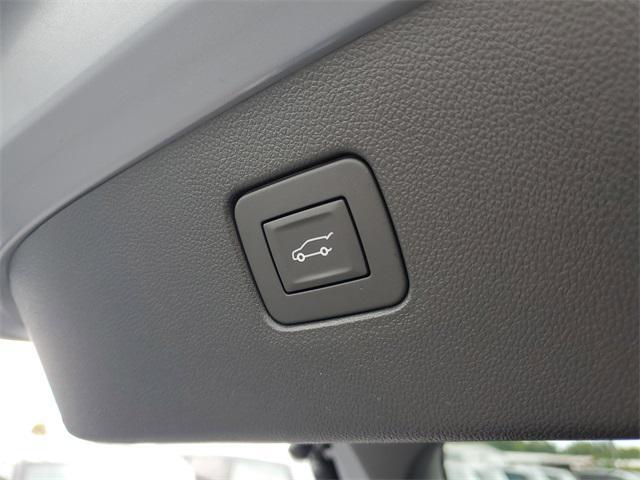 new 2025 Buick Envista car, priced at $24,030