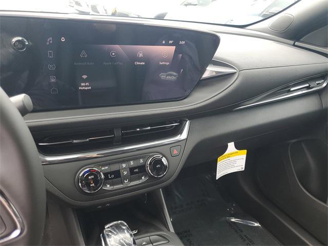 new 2025 Buick Envista car, priced at $24,030