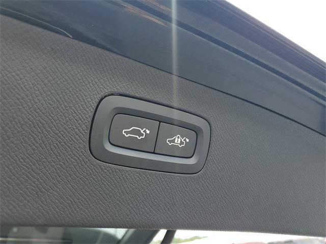 used 2020 Volvo XC90 car, priced at $23,404
