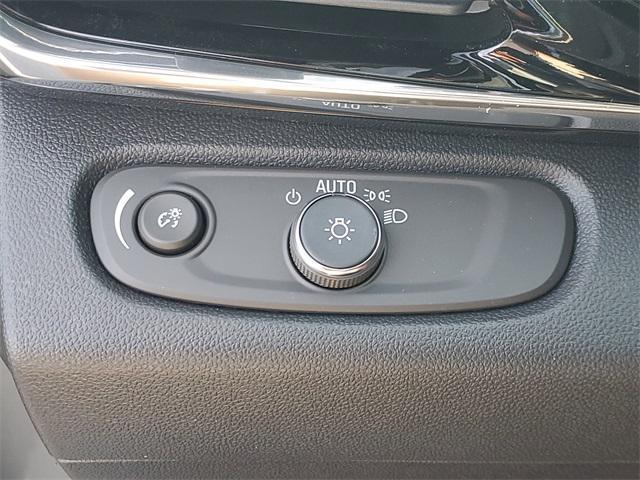 new 2025 Buick Envista car, priced at $29,025