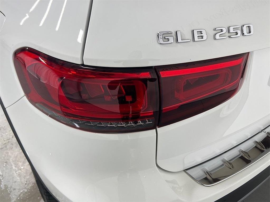 used 2021 Mercedes-Benz GLB 250 car, priced at $29,995