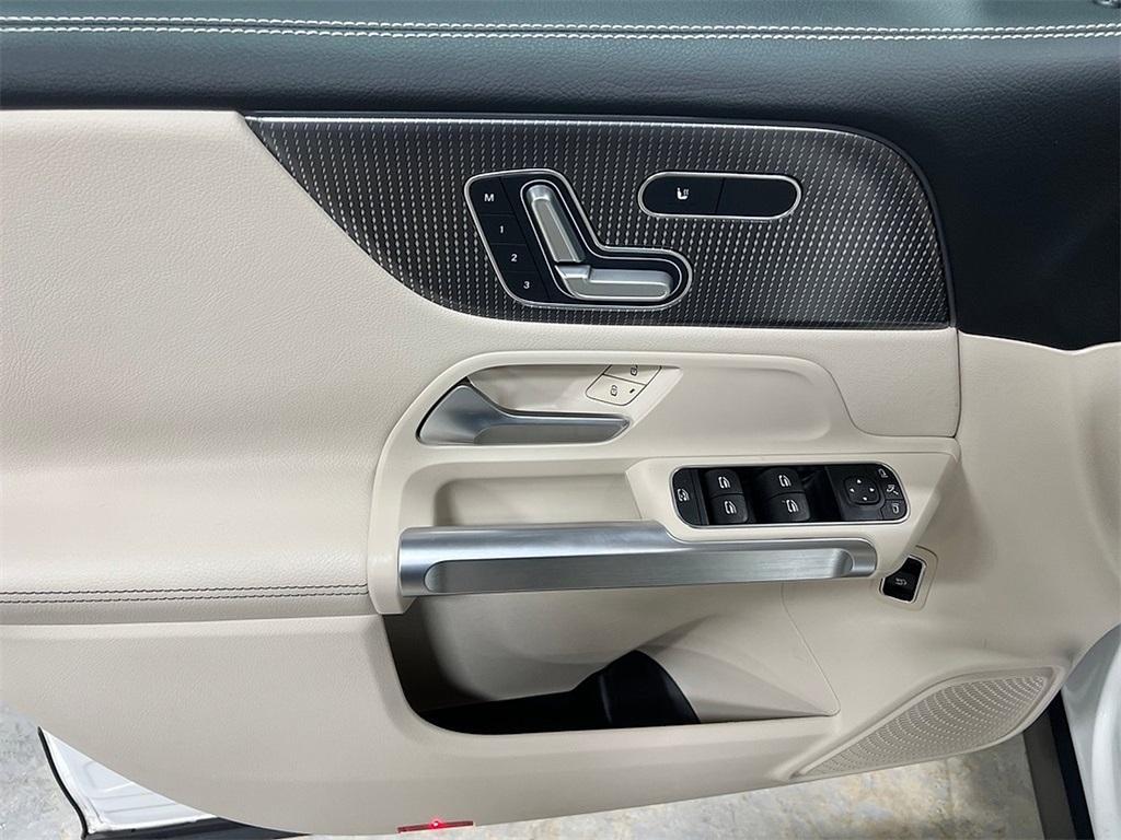 used 2021 Mercedes-Benz GLB 250 car, priced at $29,995