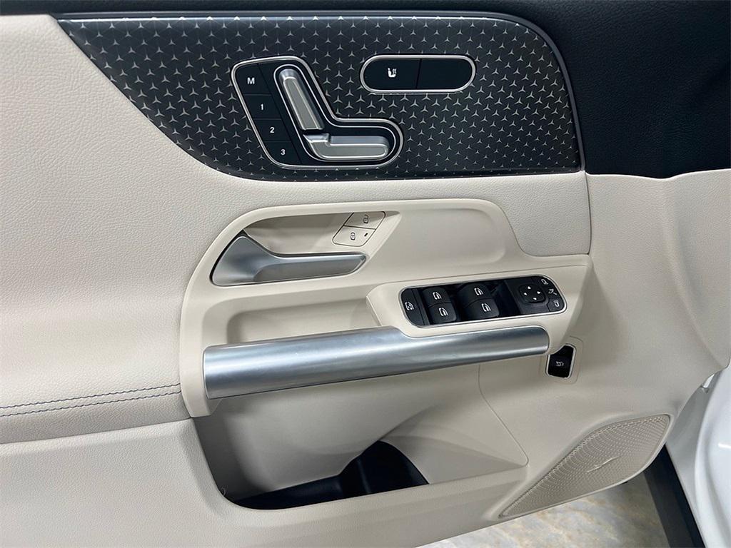 used 2025 Mercedes-Benz GLA 250 car, priced at $43,336