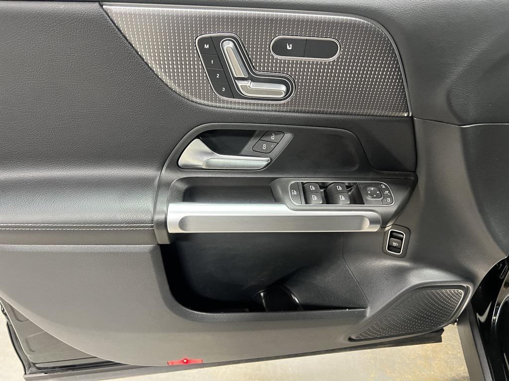 used 2022 Mercedes-Benz GLB 250 car, priced at $30,995