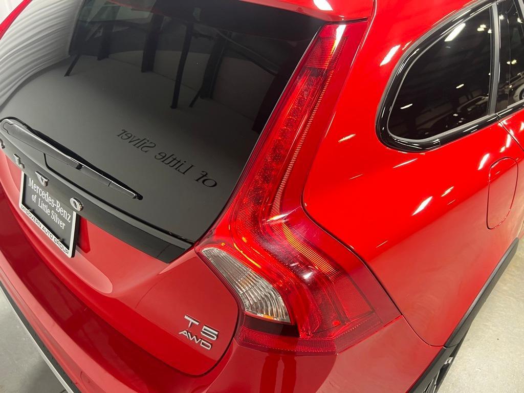 used 2018 Volvo V60 Cross Country car, priced at $24,995