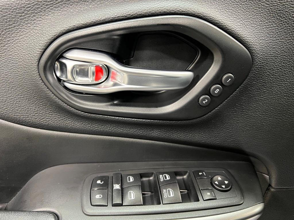 used 2021 Jeep Cherokee car, priced at $23,395