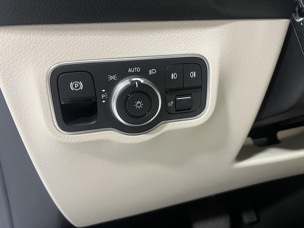 used 2022 Mercedes-Benz GLB 250 car, priced at $29,995