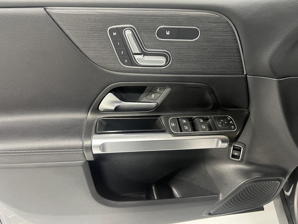 used 2022 Mercedes-Benz GLB 250 car, priced at $31,995