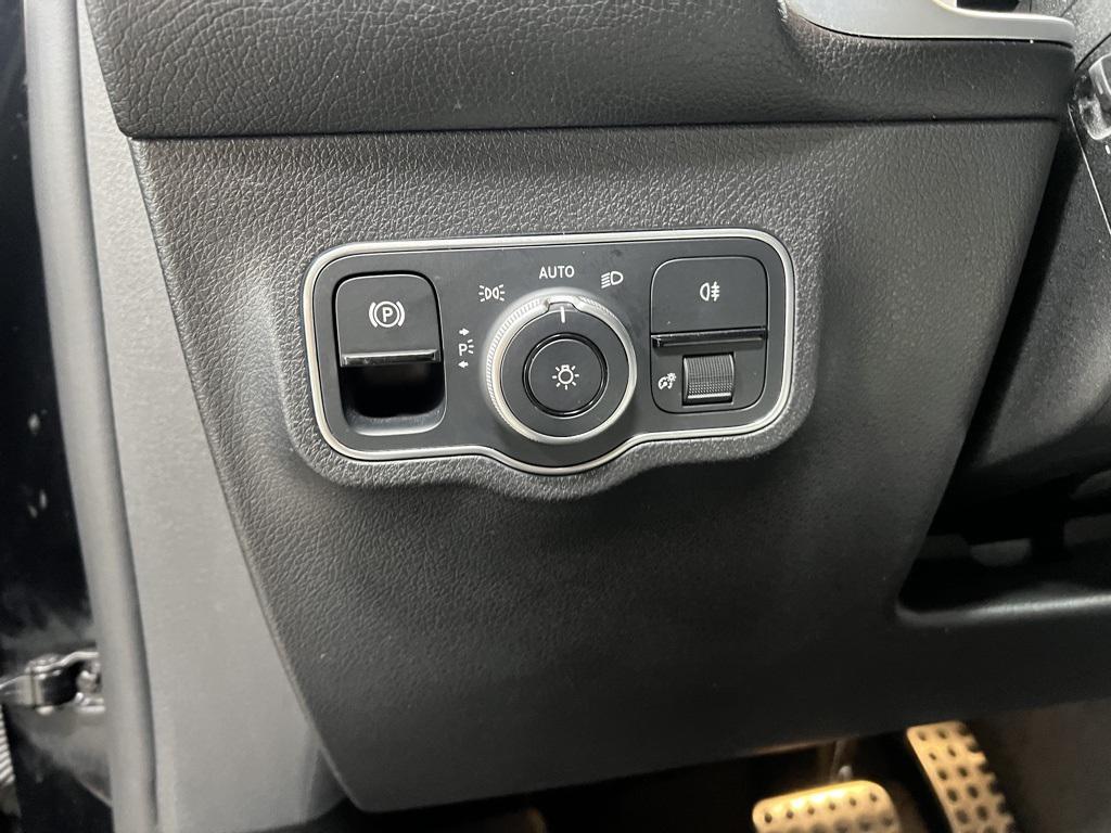 used 2022 Mercedes-Benz GLB 250 car, priced at $30,995