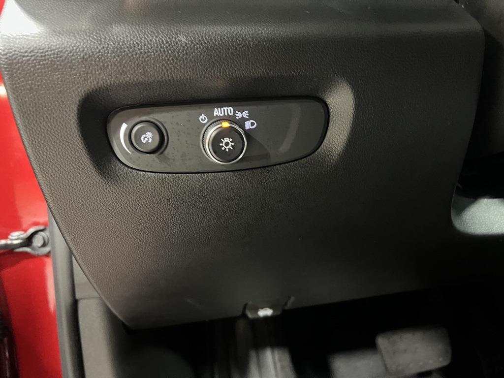 used 2023 Chevrolet Traverse car, priced at $32,995