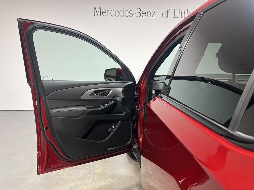 used 2023 Chevrolet Traverse car, priced at $32,995