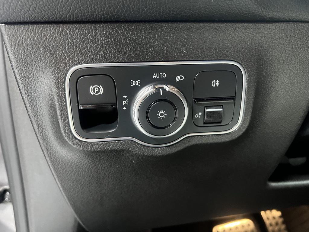 used 2021 Mercedes-Benz GLB 250 car, priced at $28,995