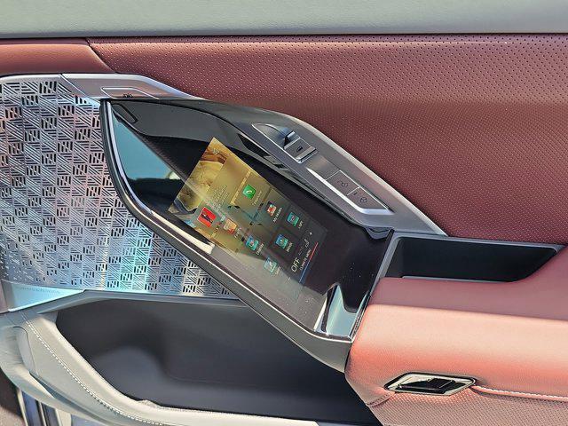 new 2025 BMW 760 car, priced at $155,470