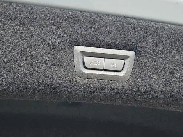 new 2025 BMW 740 car, priced at $102,125