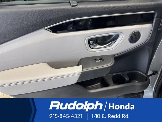 new 2025 Honda Pilot car, priced at $45,680