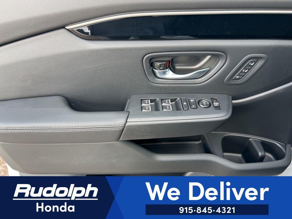 new 2025 Honda Pilot car, priced at $52,280