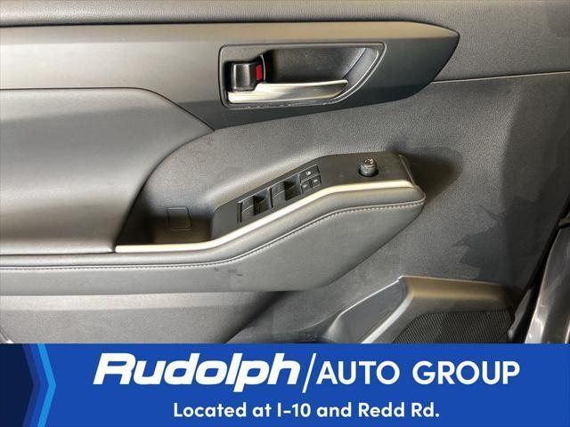 used 2022 Toyota Highlander Hybrid car, priced at $37,354
