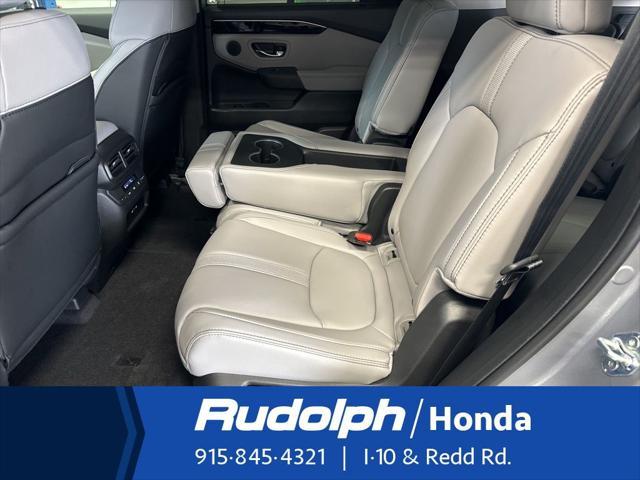 new 2025 Honda Pilot car, priced at $45,680