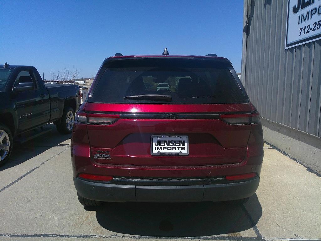 used 2022 Jeep Grand Cherokee car, priced at $31,995