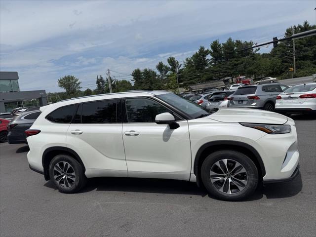 used 2020 Toyota Highlander car, priced at $25,999