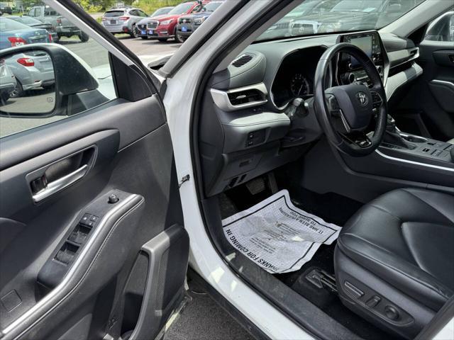 used 2020 Toyota Highlander car, priced at $25,999