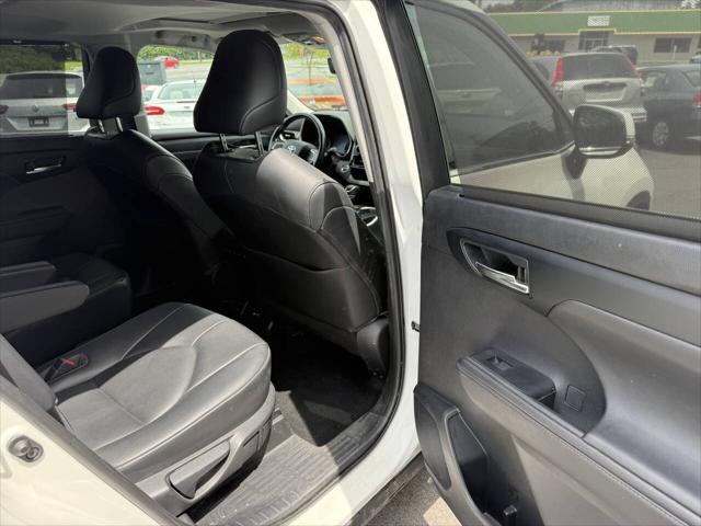 used 2020 Toyota Highlander car, priced at $25,999