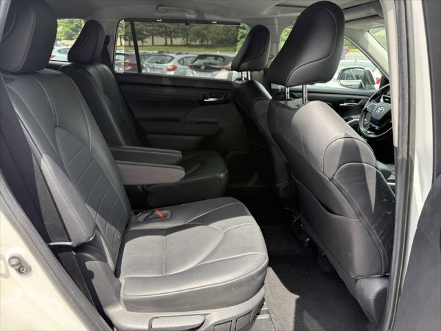 used 2020 Toyota Highlander car, priced at $25,999