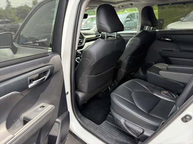 used 2020 Toyota Highlander car, priced at $25,999